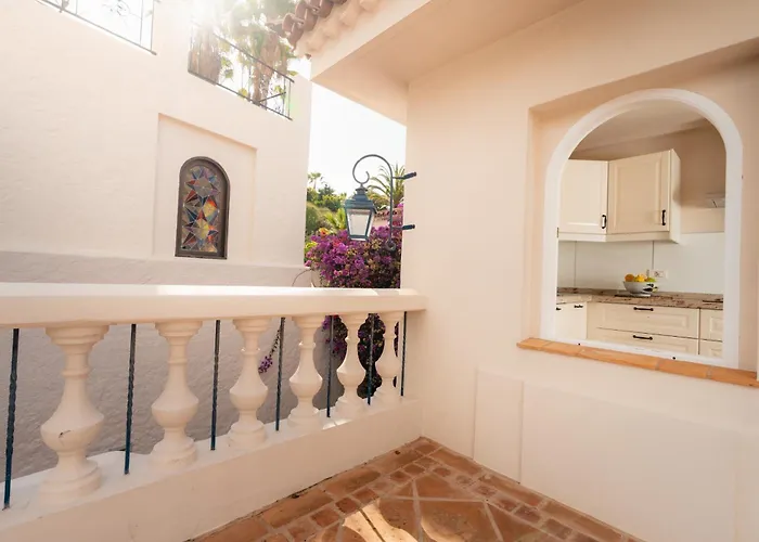El Refugio Apartments&villa *